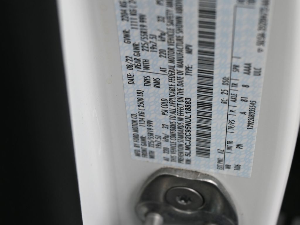 Used 2022 Pristine White Metallic Tri-Coat Lincoln Reserve image 17