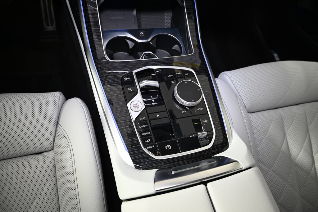 Thumbnail: 2025 BMW X7 - 18