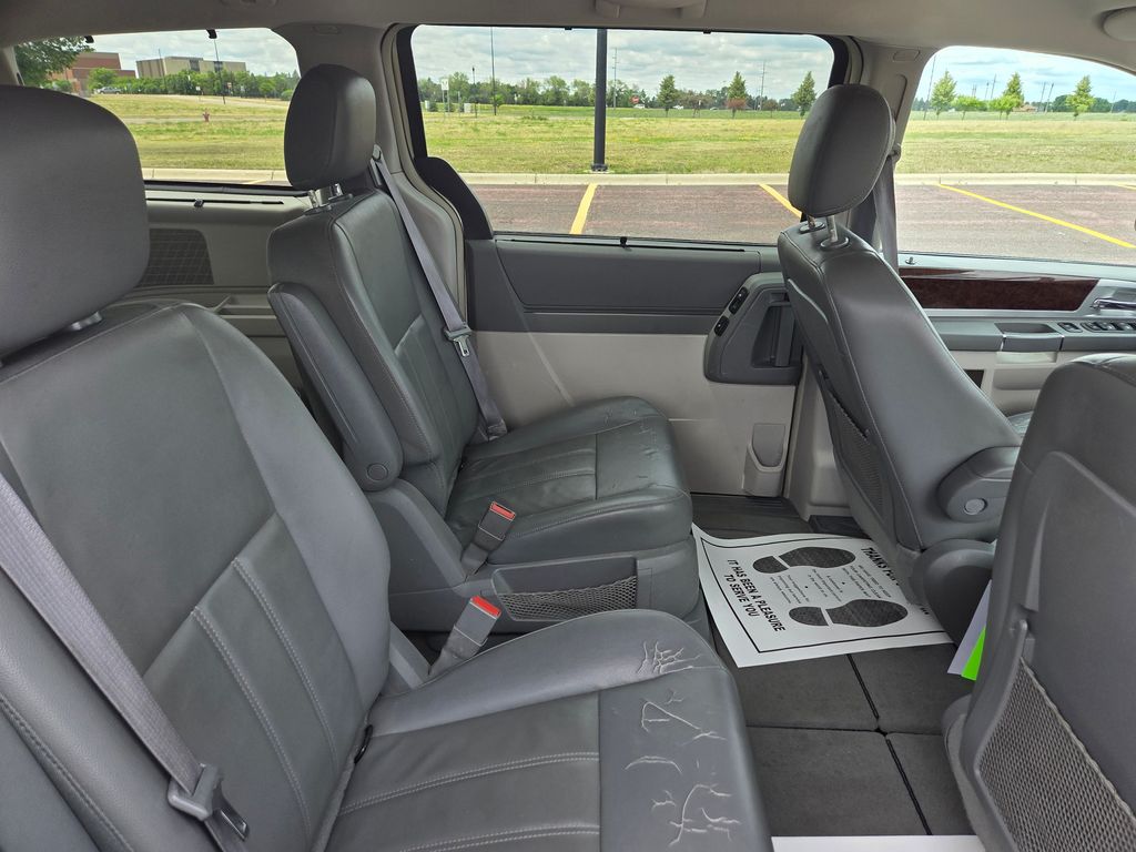 2010 Chrysler Town & Country Touring