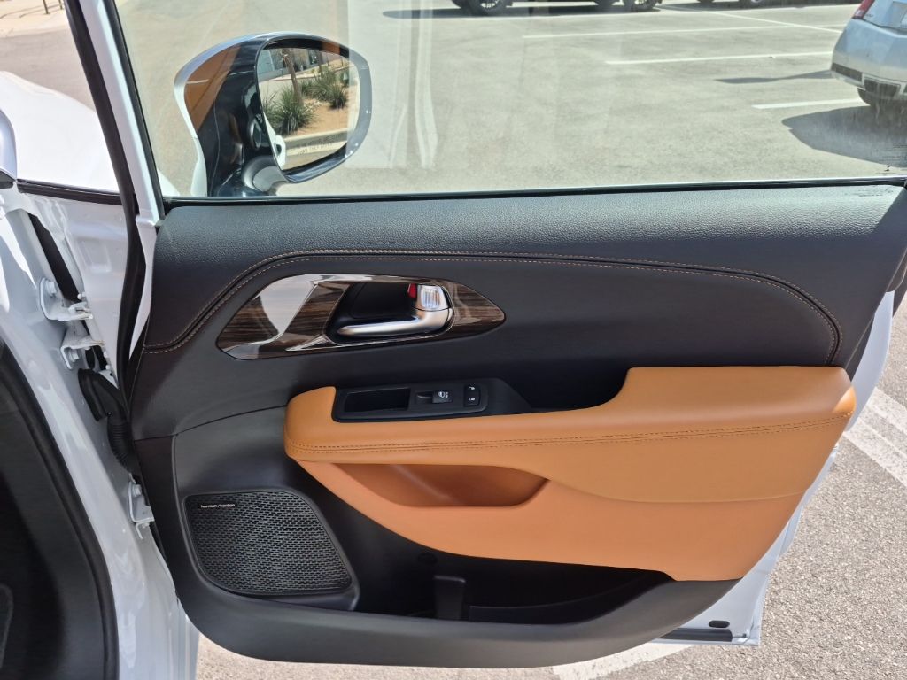 Used Car 2023 Chrysler Pacifica Hybrid  Pinnacle For Sale Under $35,000 In Austin, Texas