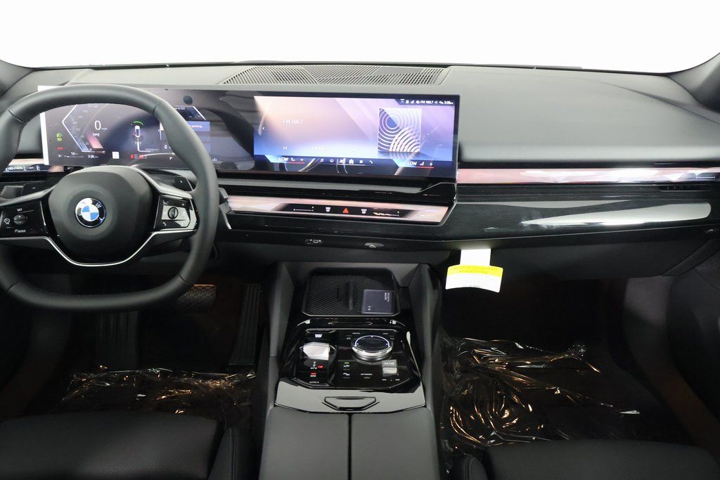 Thumbnail: 2027 BMW 5 Series - 4