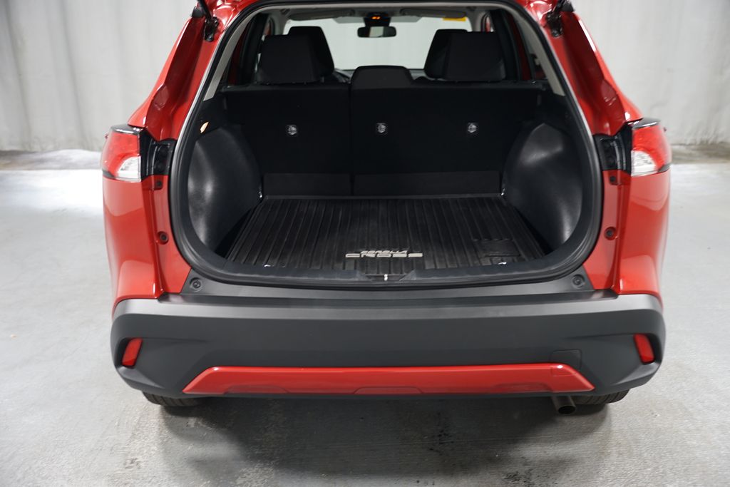 2022 Toyota Corolla Cross LE 32