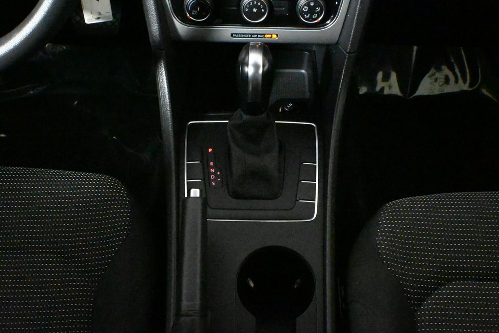 Thumbnail: 2018 Volkswagen Passat - 23