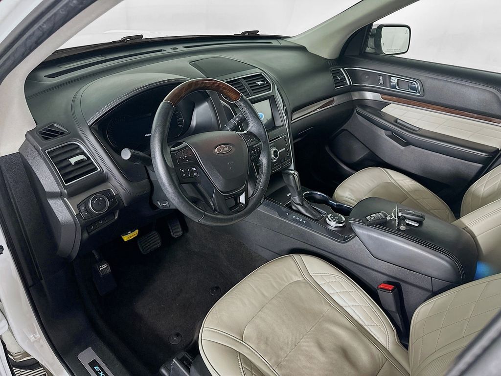 Used 2018 White Ford Platinum image 29