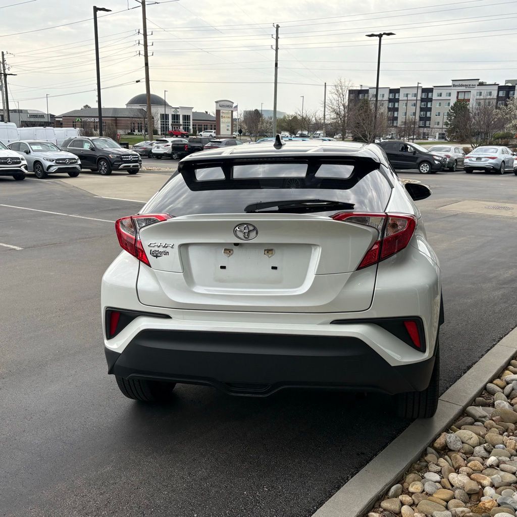 Used 2020 White Toyota XLE image 8