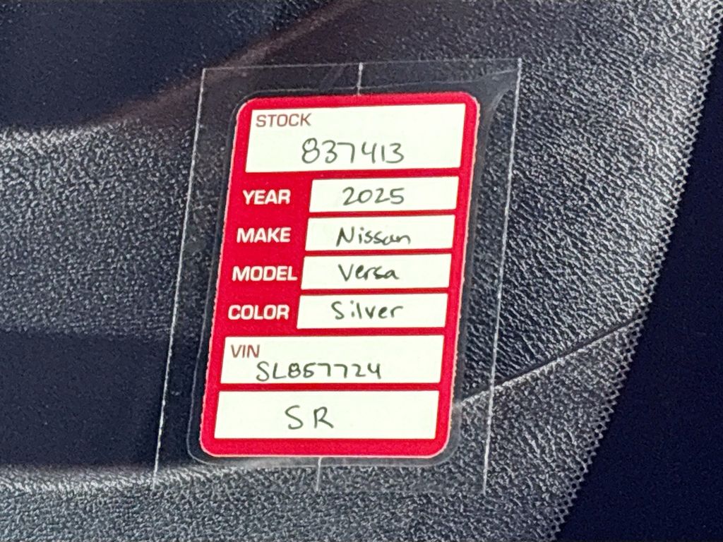 2025 Nissan Versa 1.6 SR