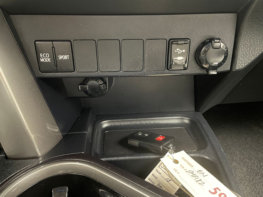 Thumbnail: 2018 Toyota RAV4 - 26