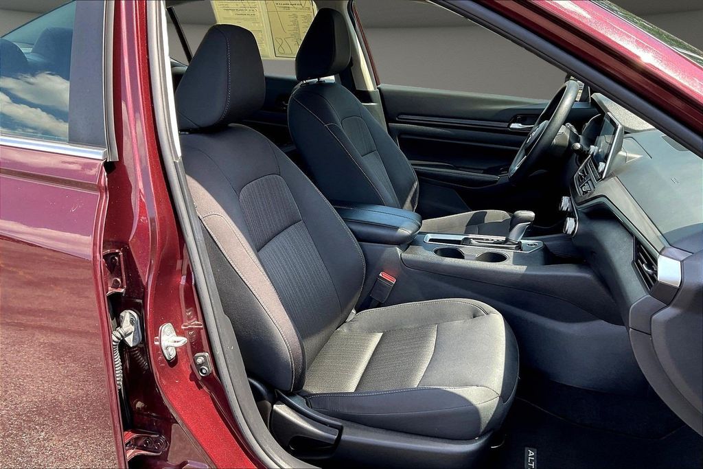 Used 2025 Nissan Altima Sedan