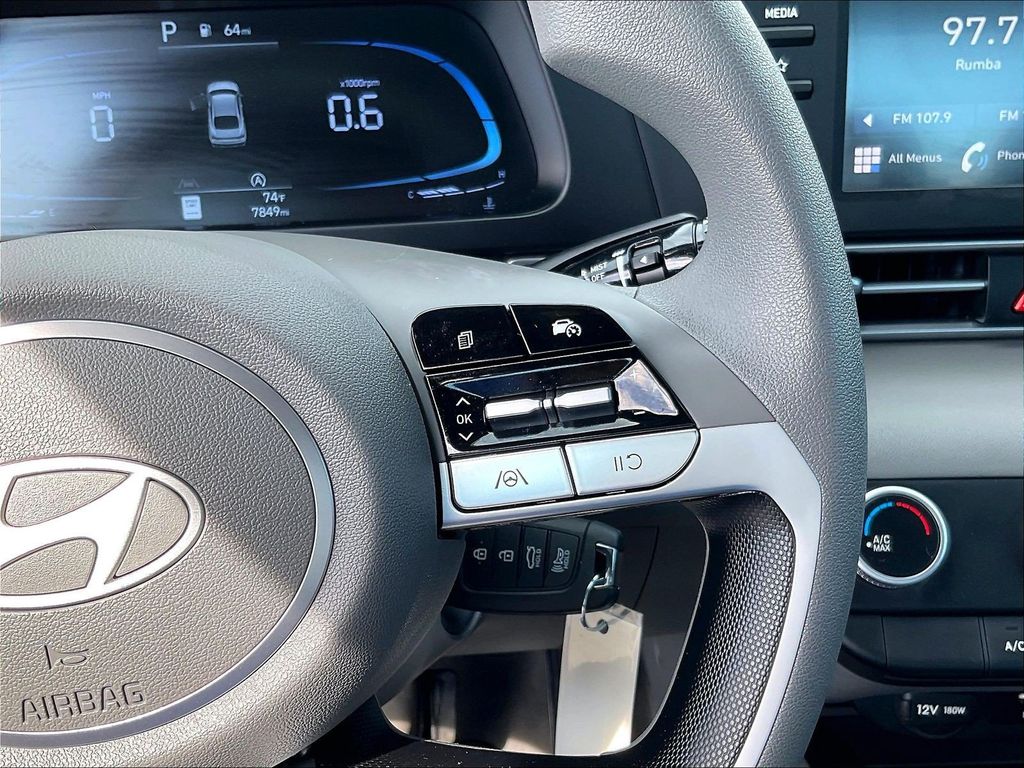 2025 Hyundai Elantra — photo 23