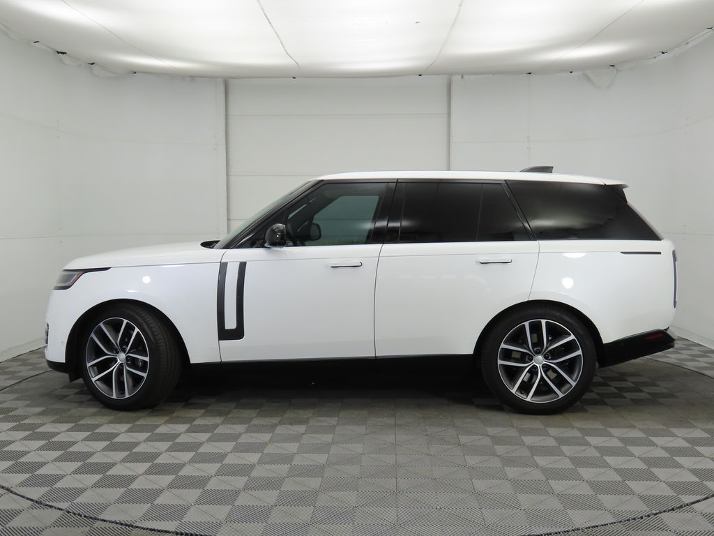 2024 Land Rover Range Rover SE 8