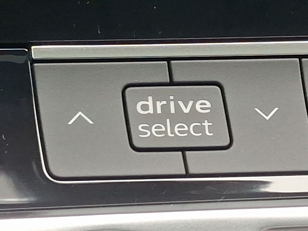 Thumbnail: 2025 Audi A6 - 25