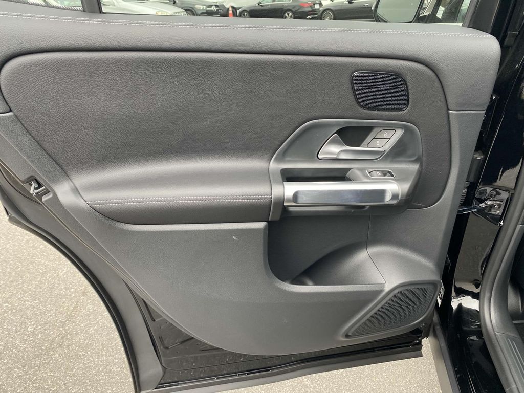 Thumbnail: 2025 Mercedes-Benz GLB - 12