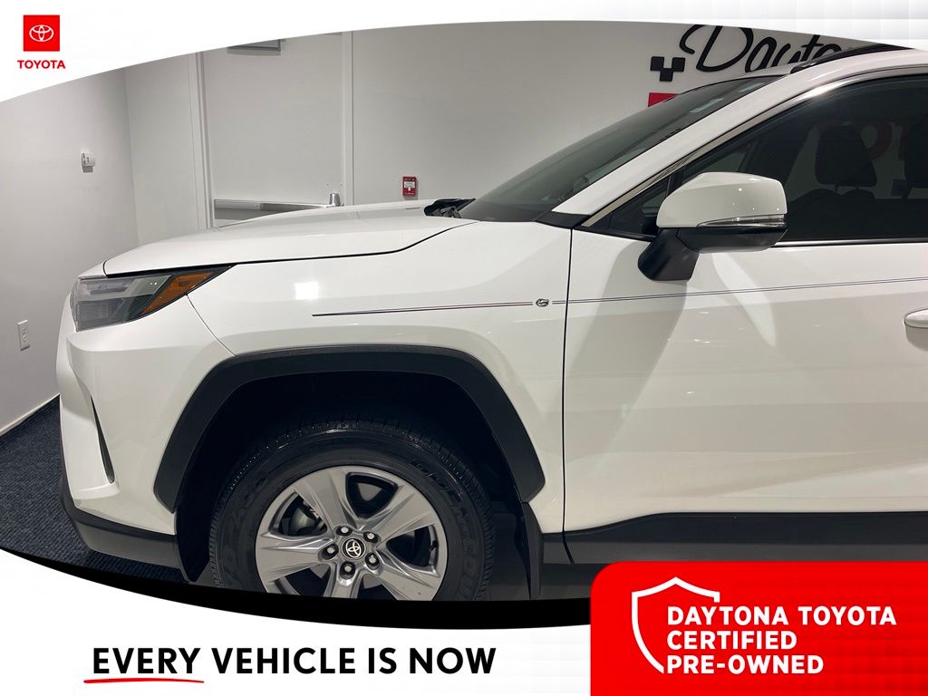 2024 Toyota RAV4 XLE - Photo 16