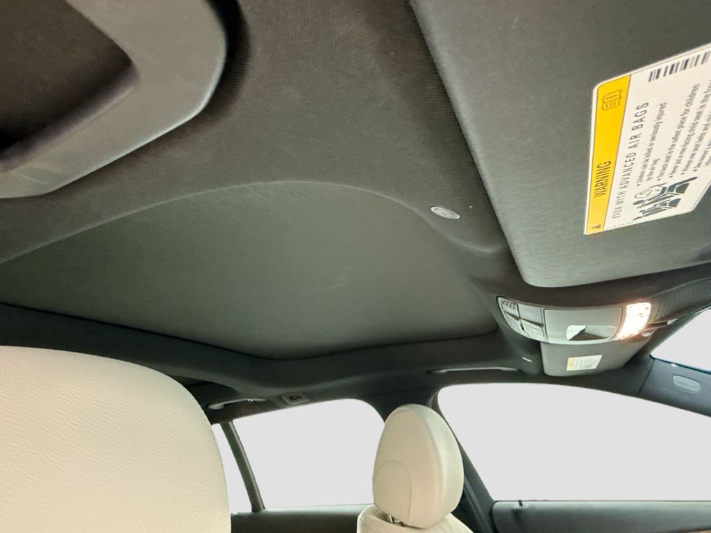 Thumbnail: 2022 Mercedes-Benz E-Class - 17