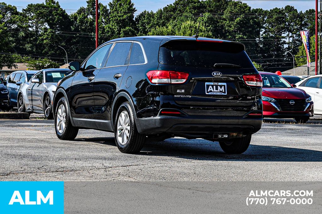 Used 2018 Black Kia L image 7