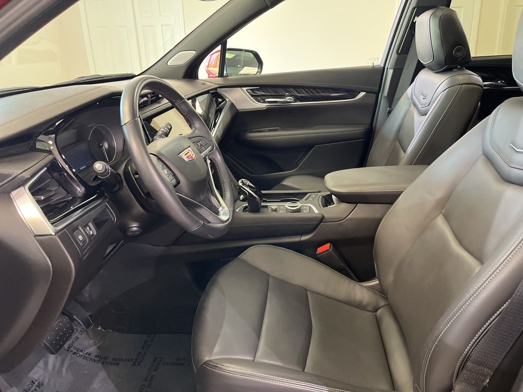 used 2025 Cadillac XT6 car, priced at $52,995