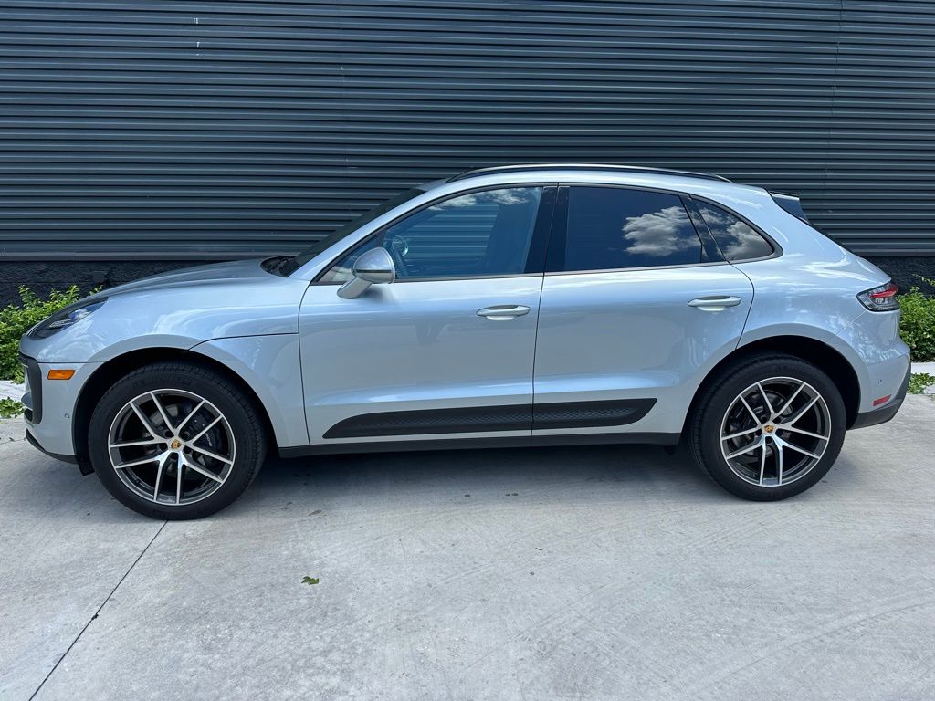 2022 Porsche Macan  2