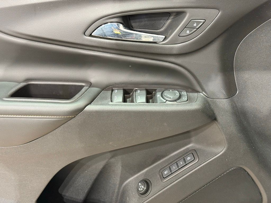 Thumbnail: 2018 Chevrolet Equinox - 16