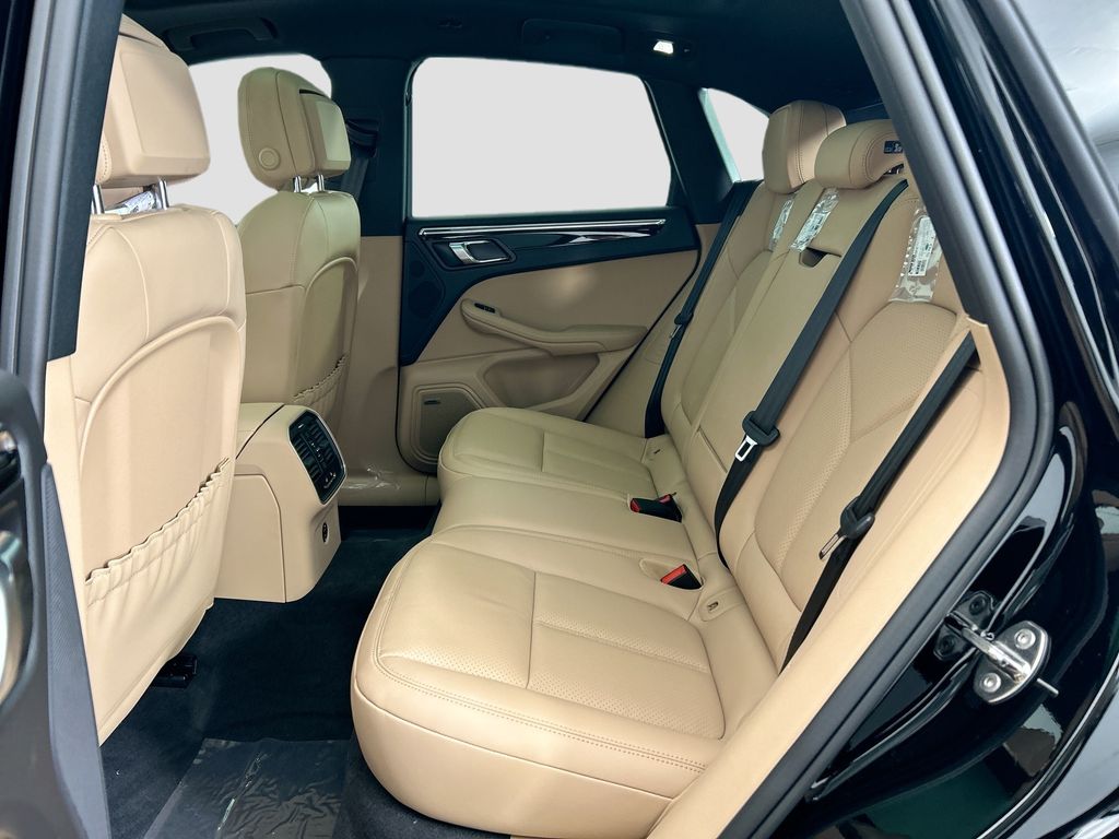 Thumbnail: 2026 Porsche Macan - 19