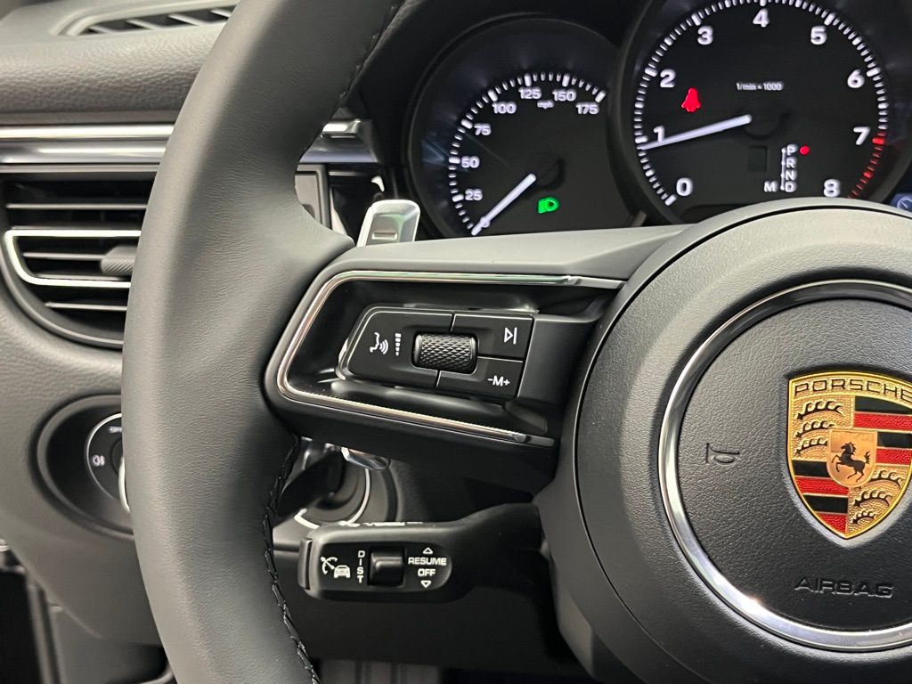 Thumbnail: 2026 Porsche Macan - 13