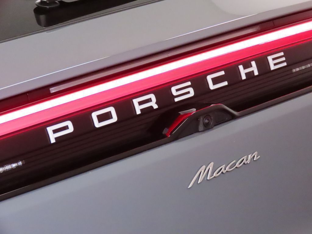 Thumbnail: 2026 Porsche Macan - 12