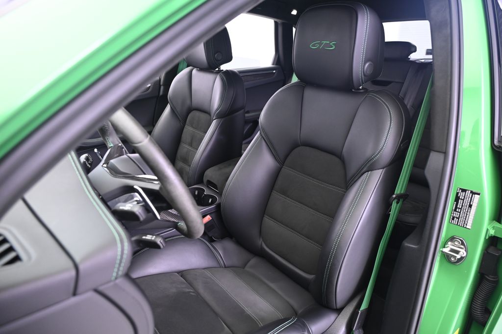 Thumbnail: 2022 Porsche Macan - 5