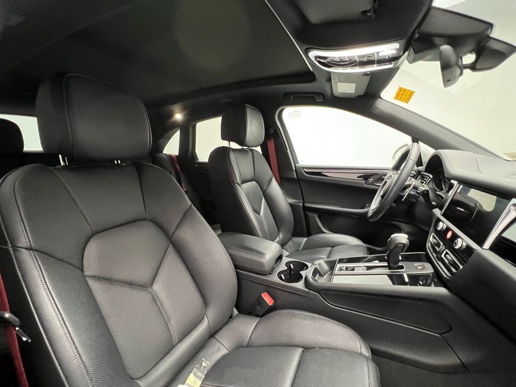 Thumbnail: 2023 Porsche Macan - 18