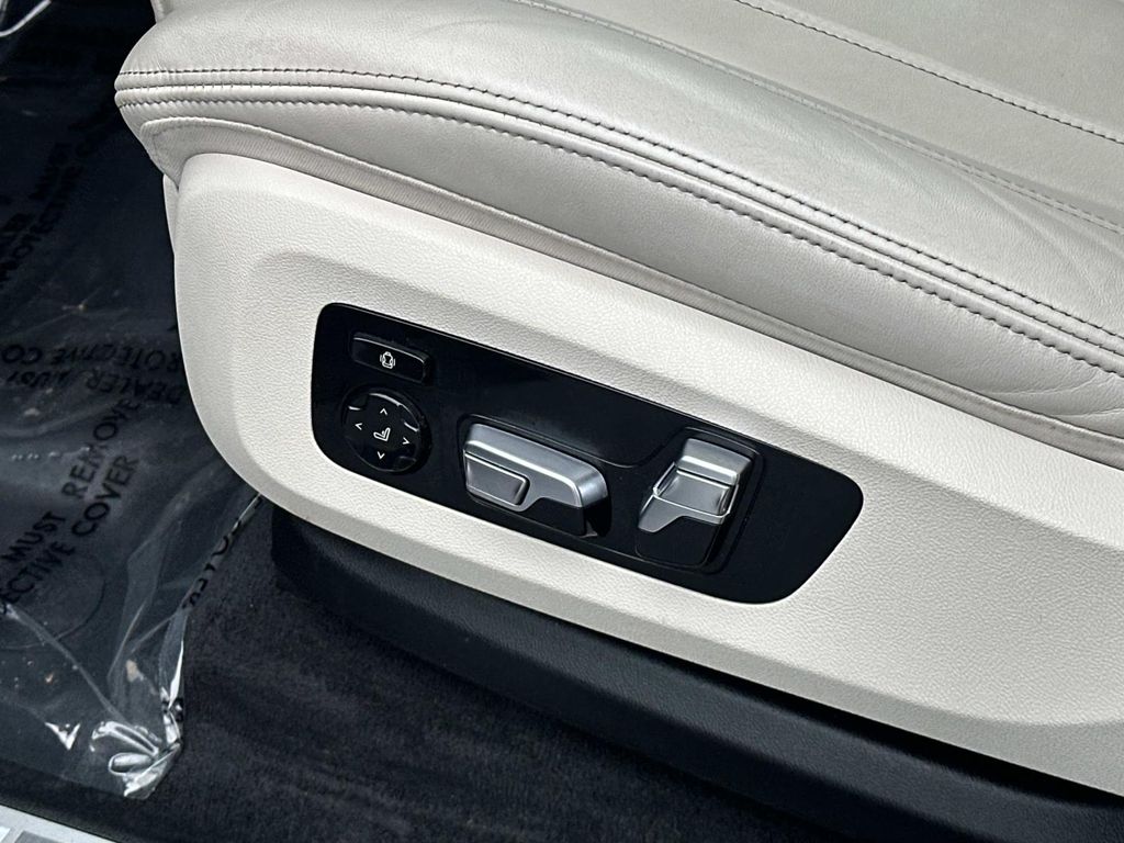 Thumbnail: 2021 BMW X7 - 32