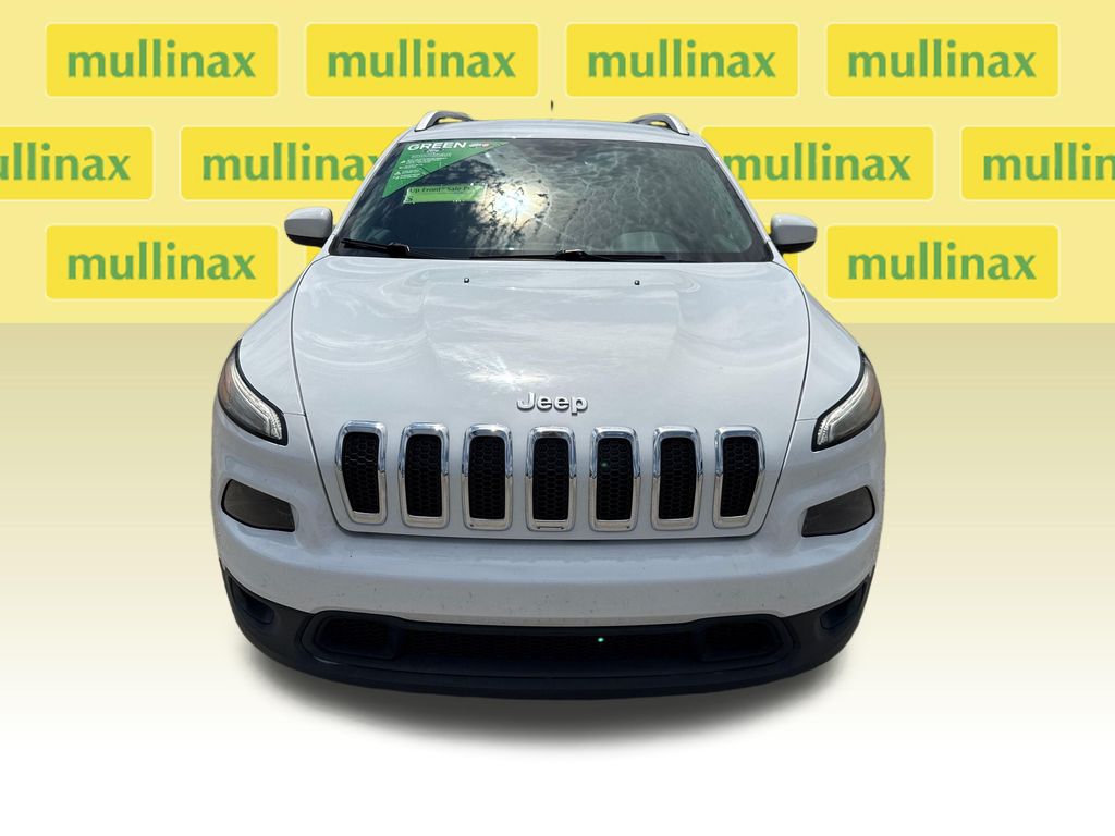 Used 2016 White Jeep Latitude image 10