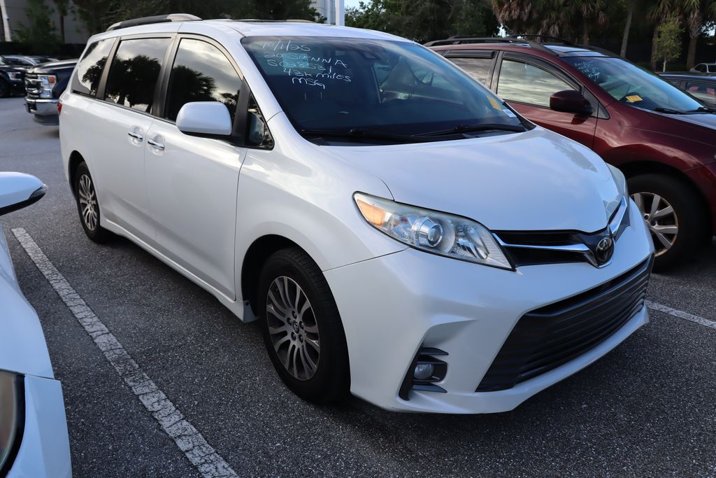 Thumbnail: 2020 Toyota Sienna - 5