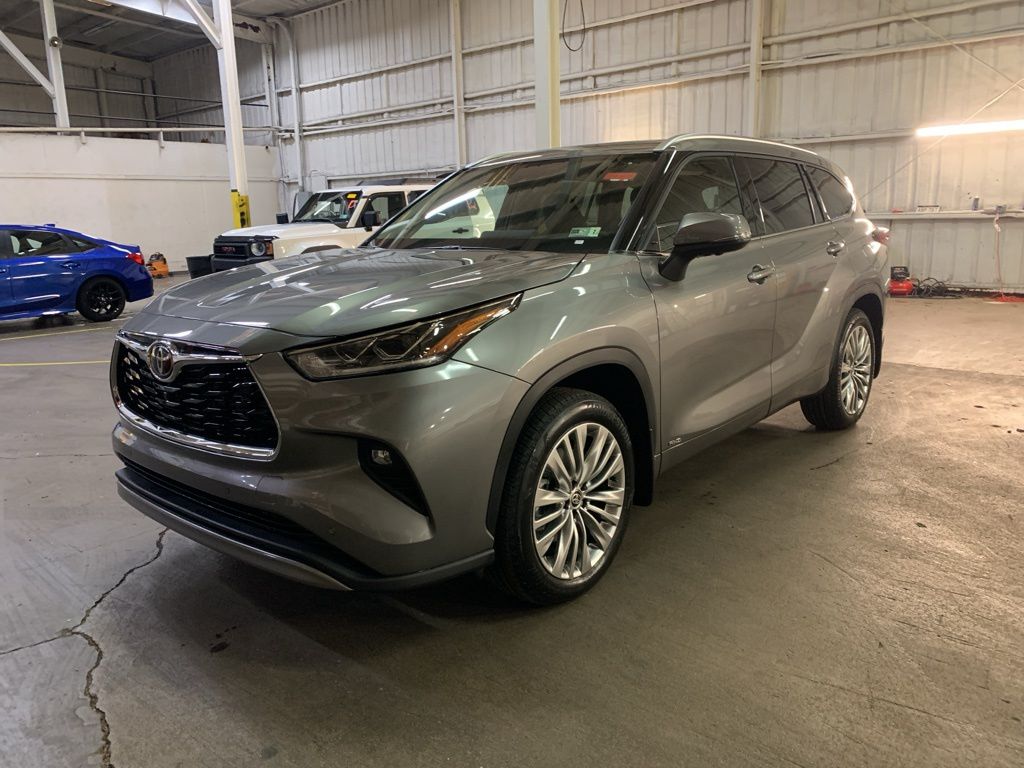 2026 Toyota Highlander Hybrid Platinum AWD
