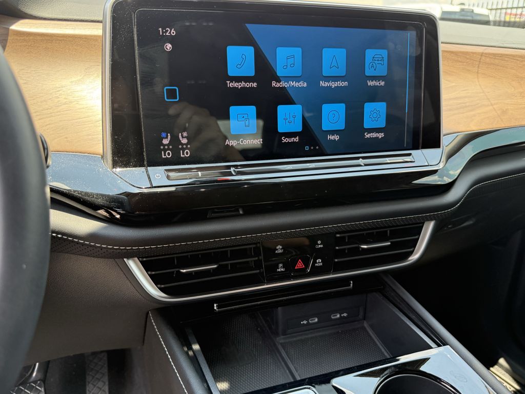 2024 Volkswagen Atlas 2.0T SE w/Technology  at Toyota of Victoria