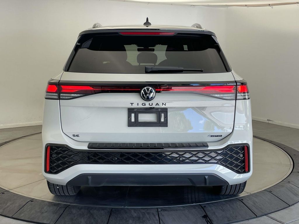 2026 Volkswagen Tiguan 2.0T SE R-Line Black - 5