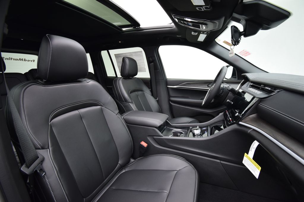 new 2026 Jeep Grand Cherokee car, priced at $41,920