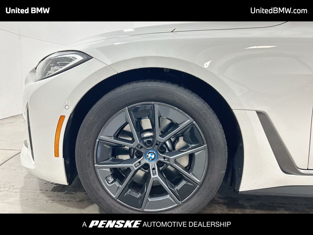 Thumbnail: 2023 BMW i4 - 10