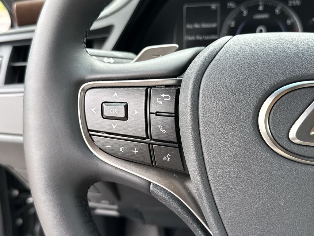 Thumbnail: 2025 Lexus ES - 26