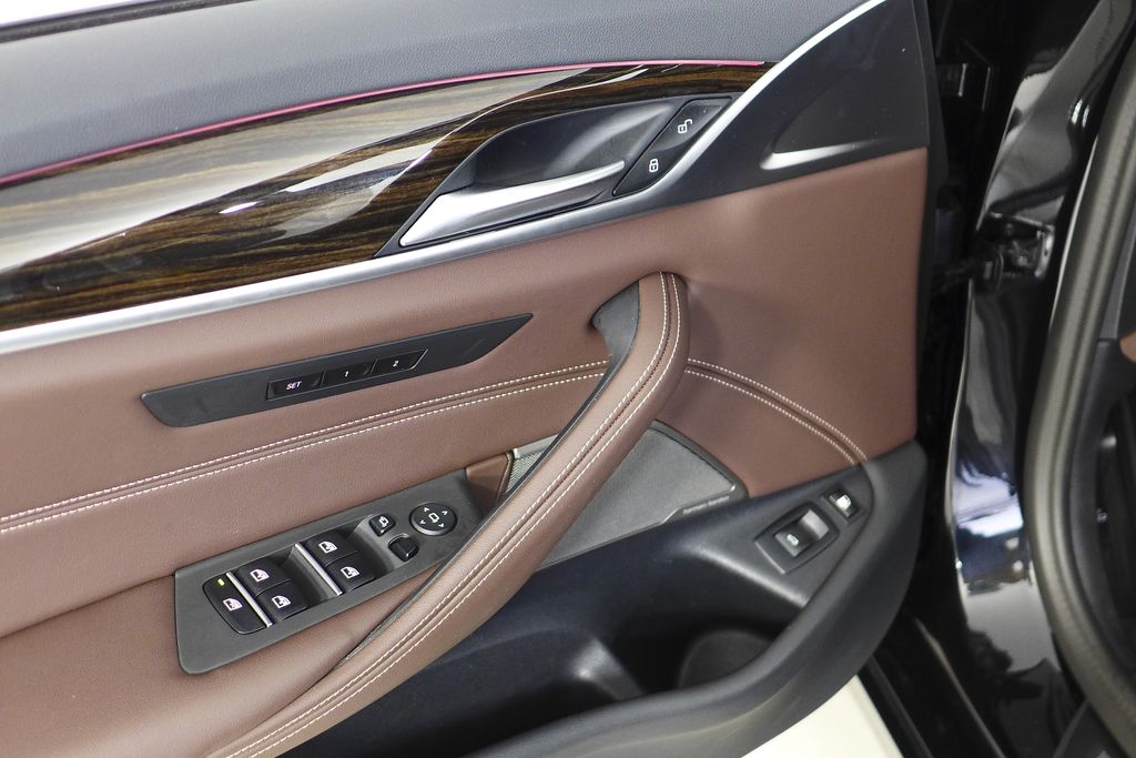 Thumbnail: 2023 BMW 5 Series - 12