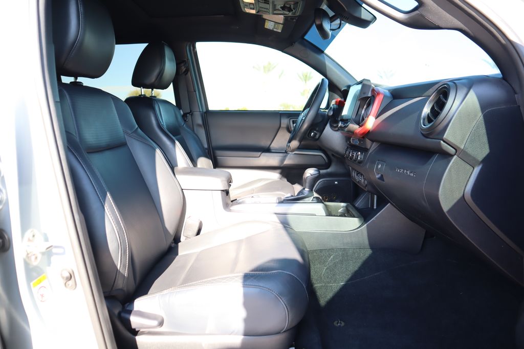 Thumbnail: 2019 Toyota Tacoma - 19