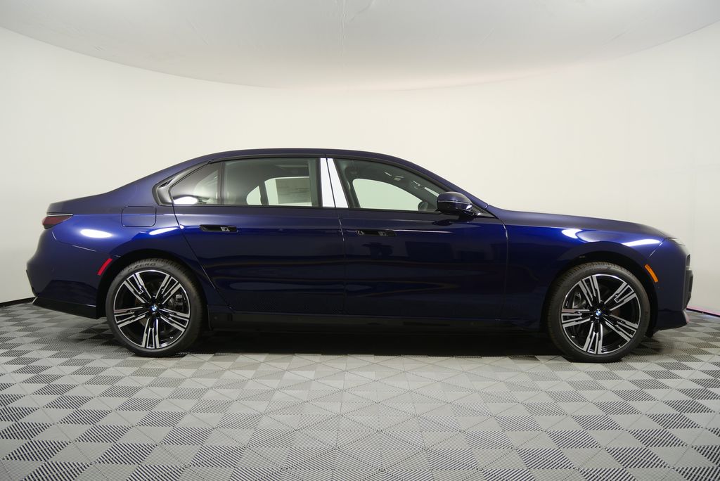 Thumbnail: 2026 BMW 7 Series - 2