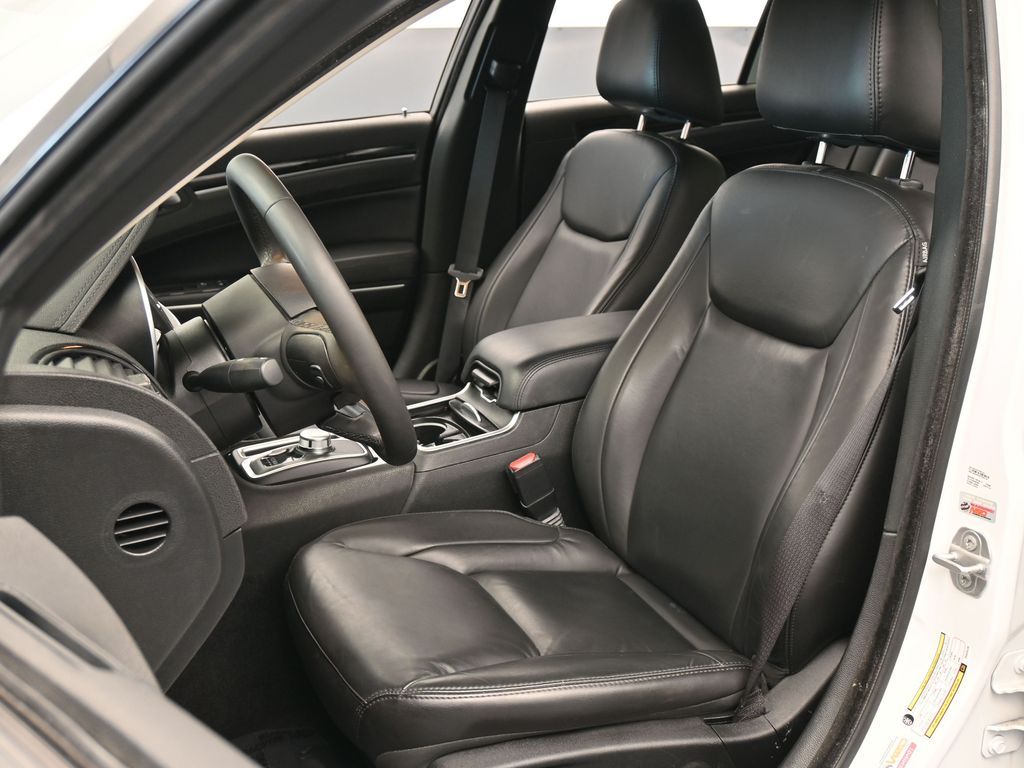 Used 2023 Bright White Clearcoat Chrysler Touring image 10