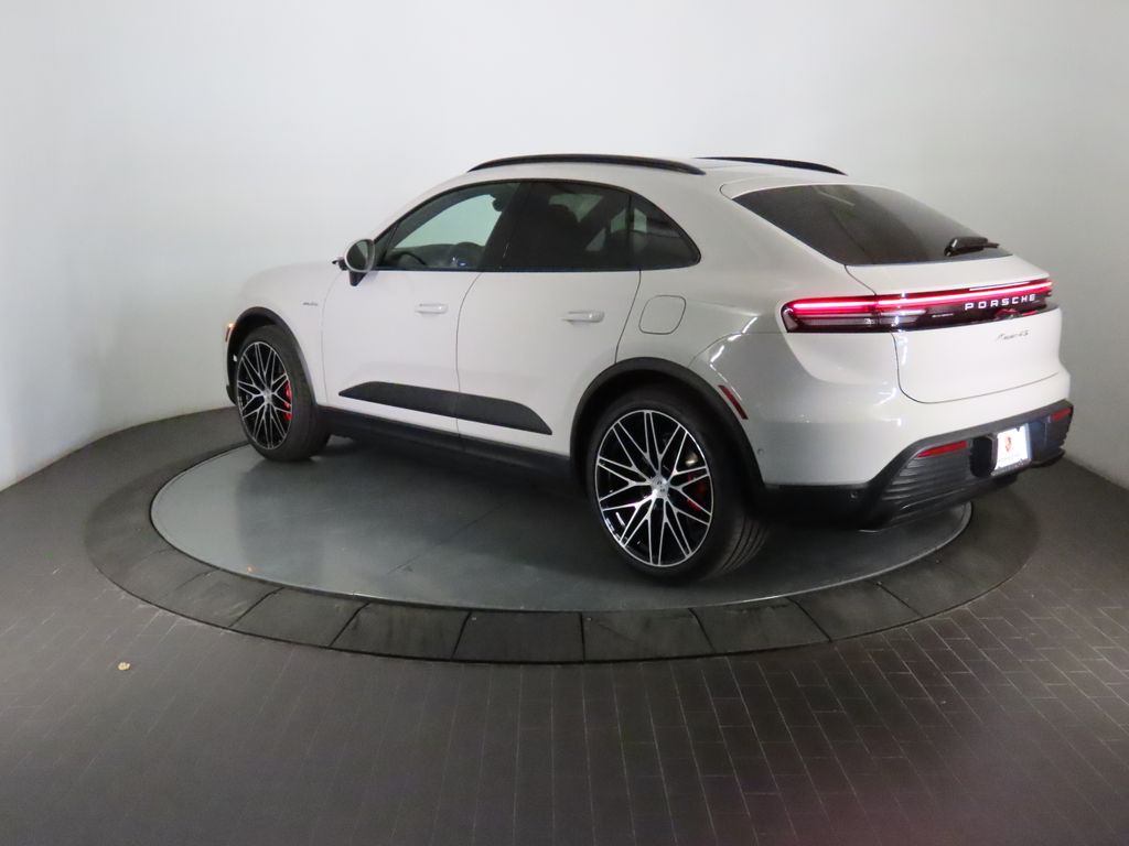 Thumbnail: 2026 Porsche Macan - 3