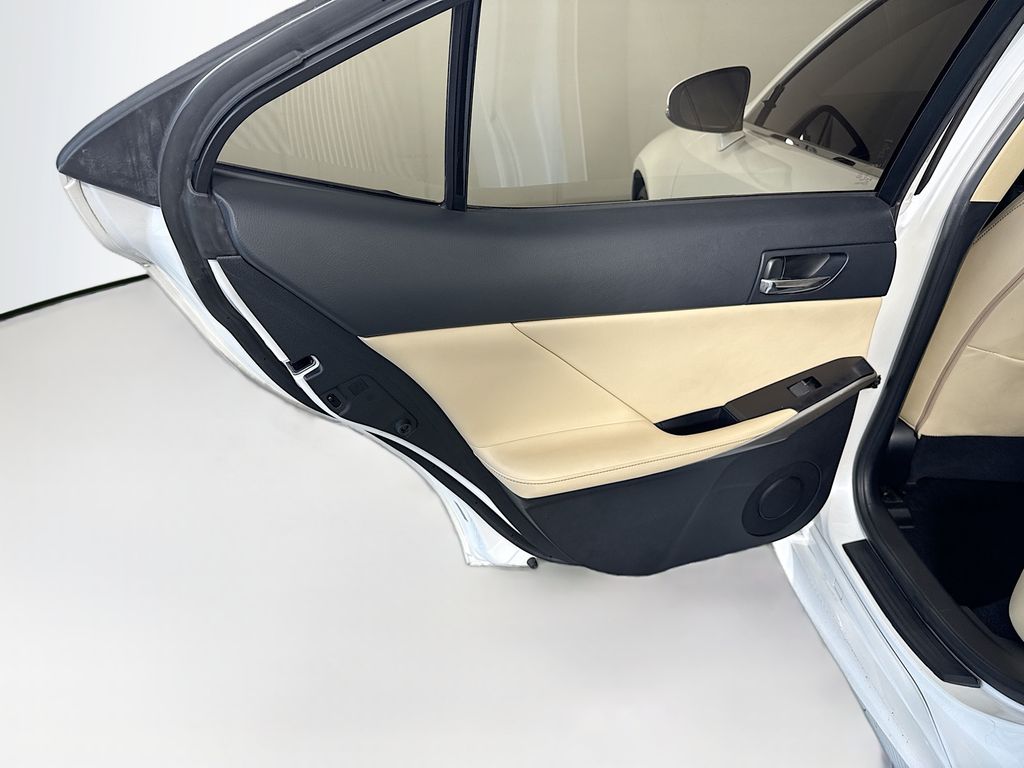 Thumbnail: 2014 Lexus IS - 27