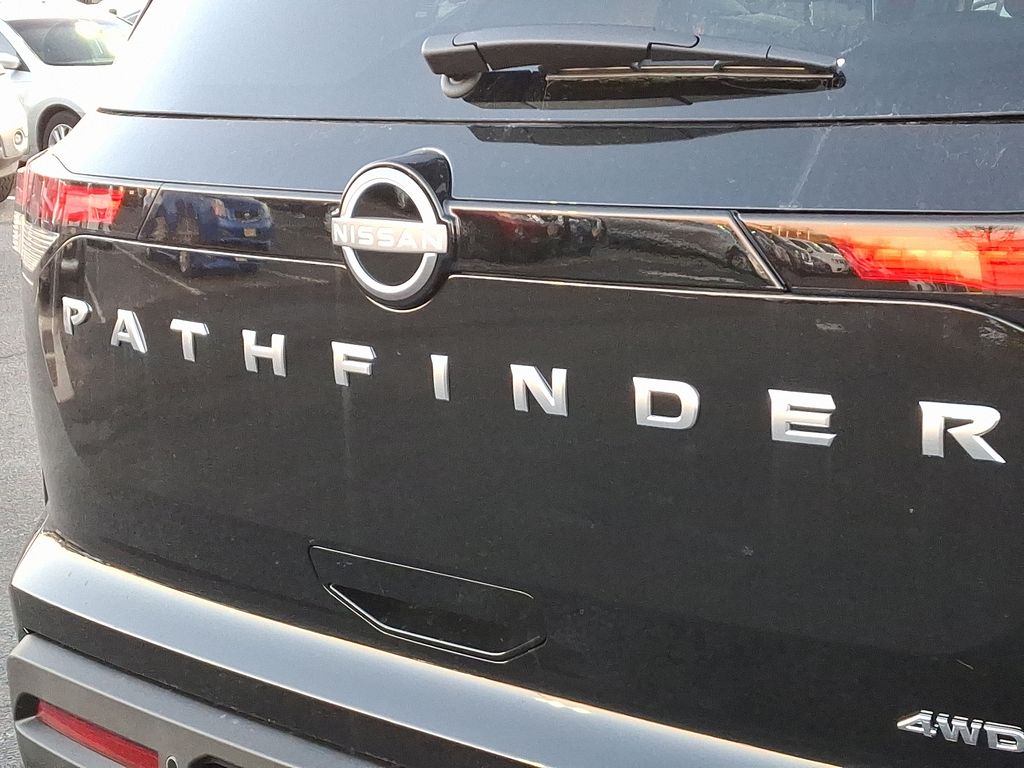 2025 Nissan Pathfinder SV 5