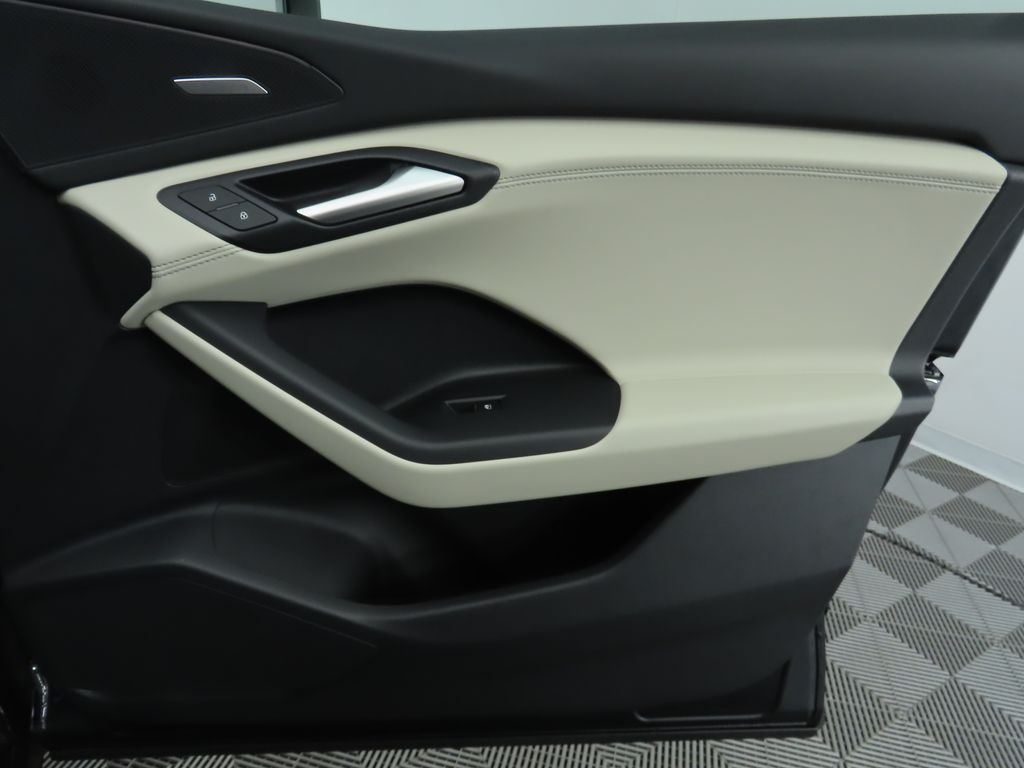 Thumbnail: 2025 Audi Q6 e-tron - 27