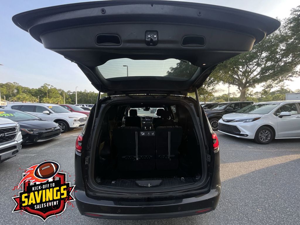 Used 2021 Chrysler Pacifica Van
