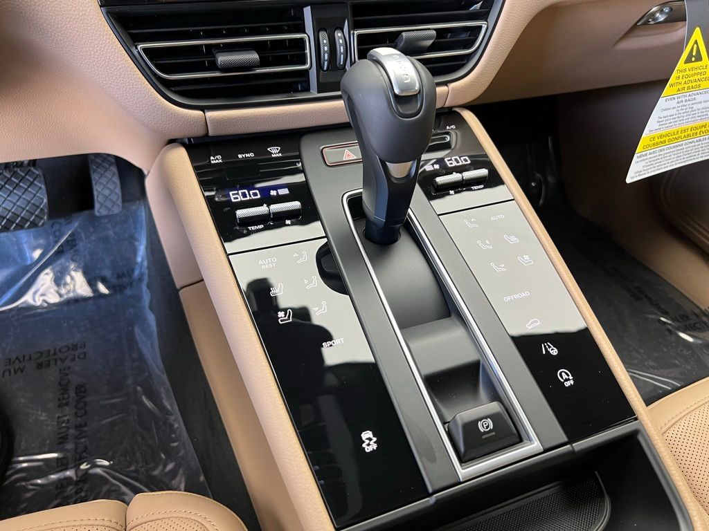 2025 Porsche Macan  11