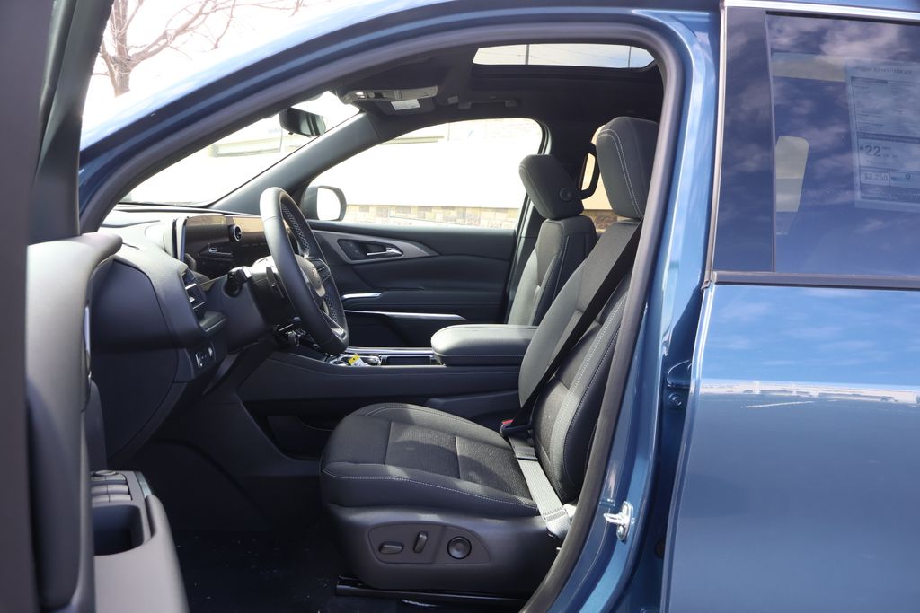 Thumbnail: 2026 Chevrolet Traverse - 13