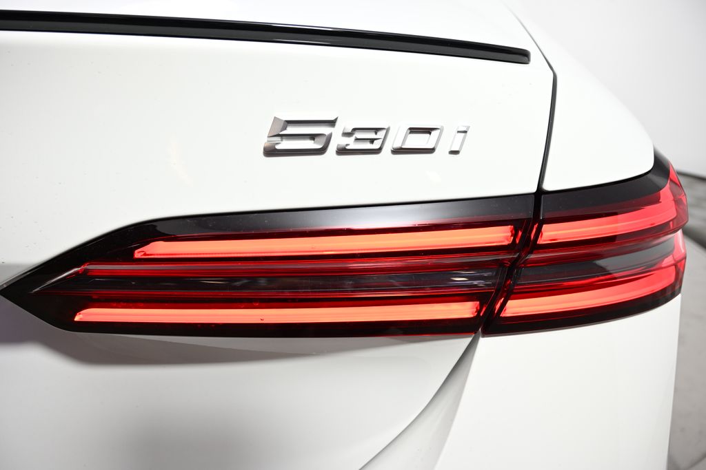 Thumbnail: 2026 BMW 5 Series - 11