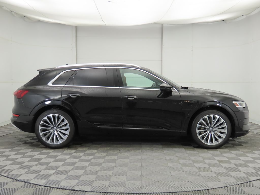 Thumbnail: 2019 Audi e-tron - 4