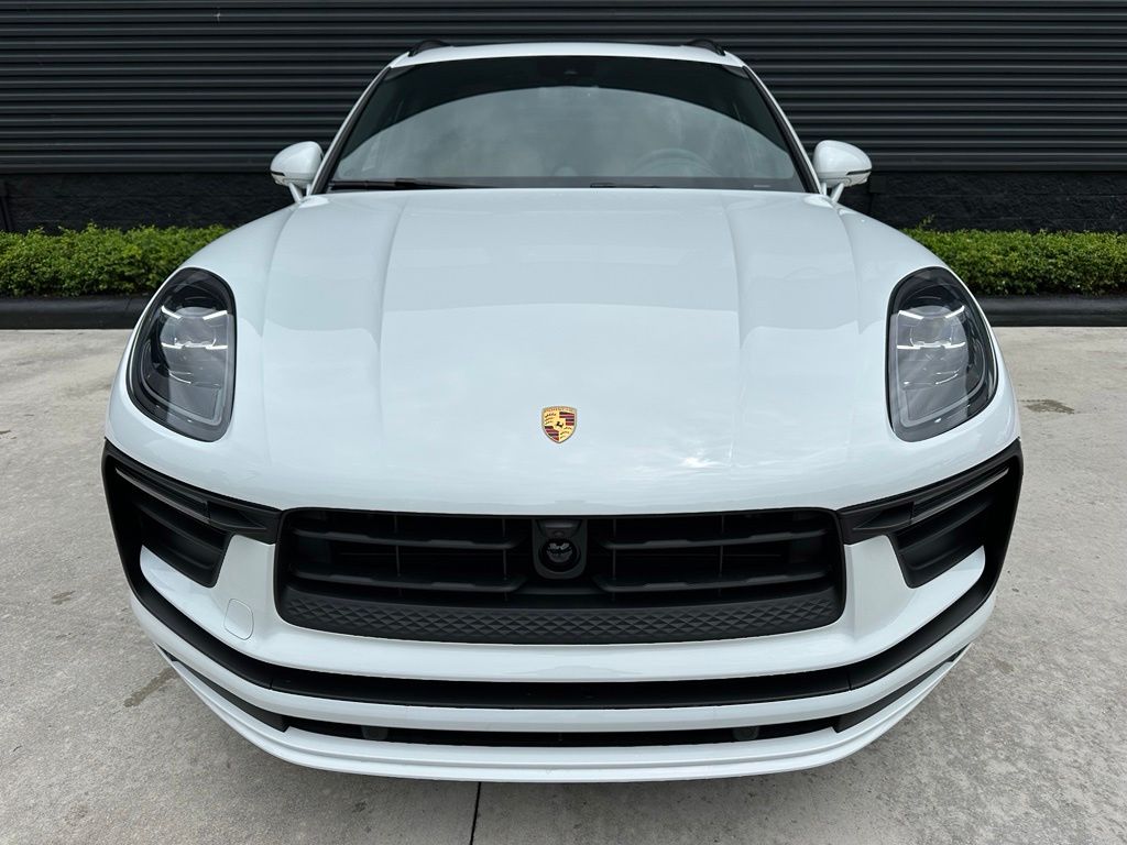 Thumbnail: 2026 Porsche Macan - 8
